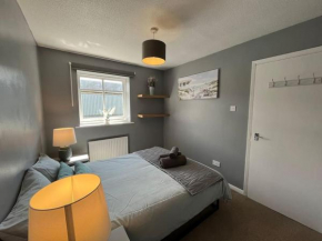 Bright one bed apartment with free parking